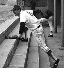 Carl_Yastrzemski_at_Fenway_Park_2